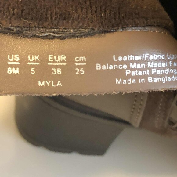 NATURALIZER Myla Lug Sole Ankle Bootie Waterproof Leather Sweetwood 8 MSRP $200 - Picture 7 of 9